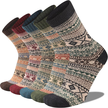 Fünf Paar bunte, warme Wollsocken mit Norwegermuster für Damen und Herren.