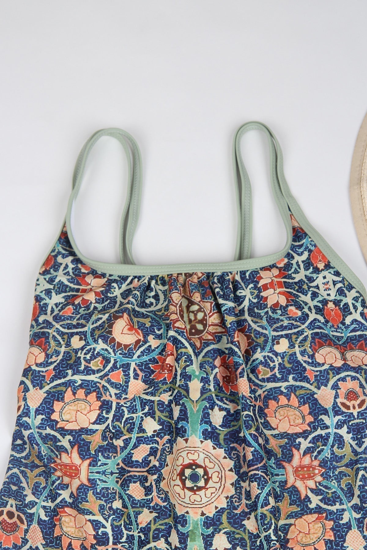 Bunter Damen-Badeanzug mit floralem Muster, Spaghettiträger, blau-orange, Sommermode.