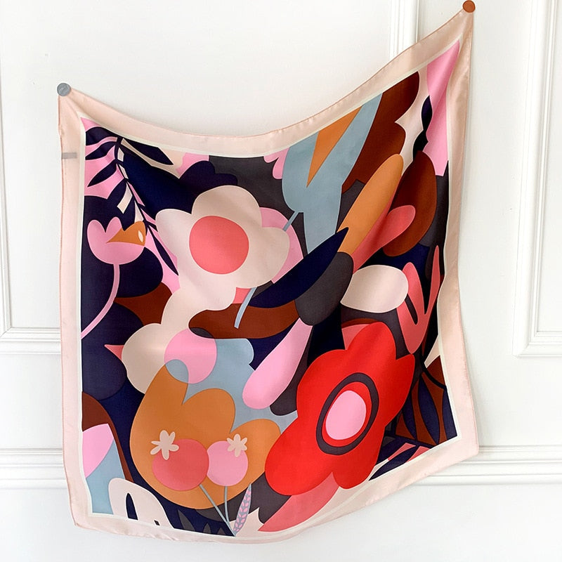 Abstraktes Seidentuch mit buntem Blumenmuster, quadratisch, modisches Accessoire.