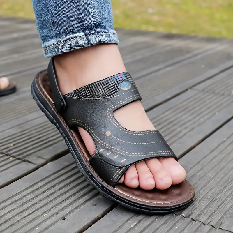 Stiliga herrsandaler med klackremmar – Strider