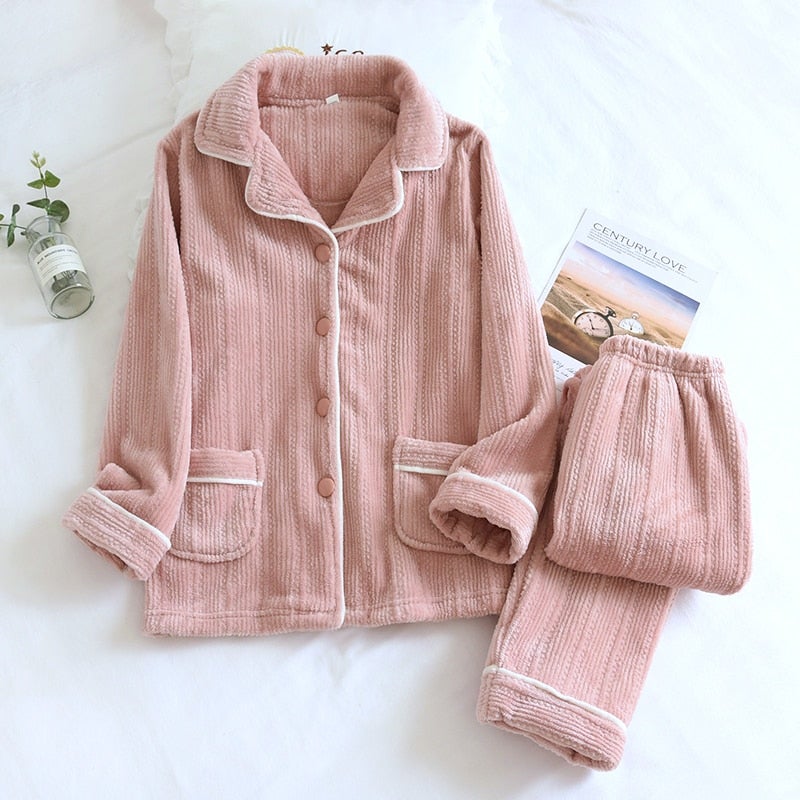 Rosa Flanell-Pyjama-Set für Damen, weicher Winter-Schlafanzug, gemütlich und warm.
