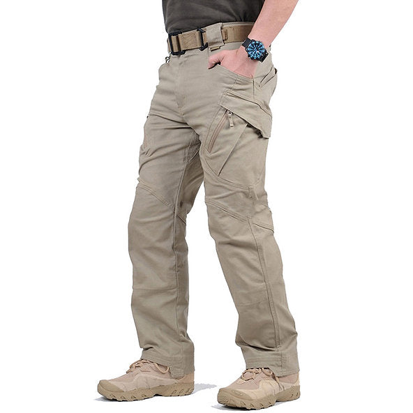 Beige taktische Hose für Herren, robust, mit Taschen, ideal für Outdoor-Aktivitäten.