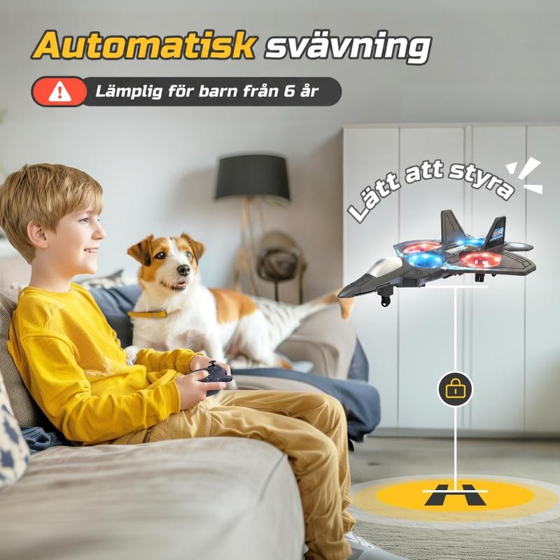 Ett barn i gul tröja sitter i en soffa och styr flygplanet som svävar stilla i luften, med en hund bredvid. 6