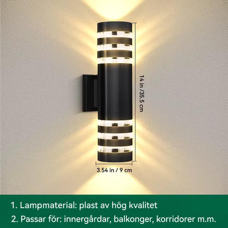 Måttbild av lång cylindrisk vägglampa med tre ljusband upptill och nedtill, höjd och diameter angivna 15