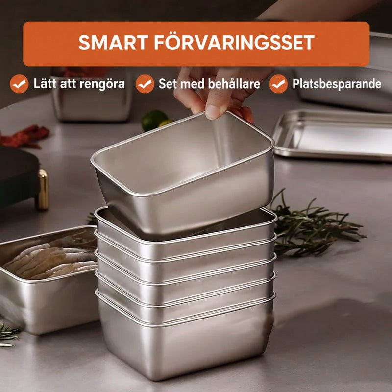 Hand lyfter en burk från en hög med staplade burkar i rostfritt stål på en bänk, med rosmarin bredvid. 4