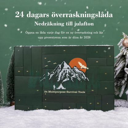 Gröna adventskalendern med numrerade luckor framför snötäckt granar och snö, med text om nedräkning till jul 5