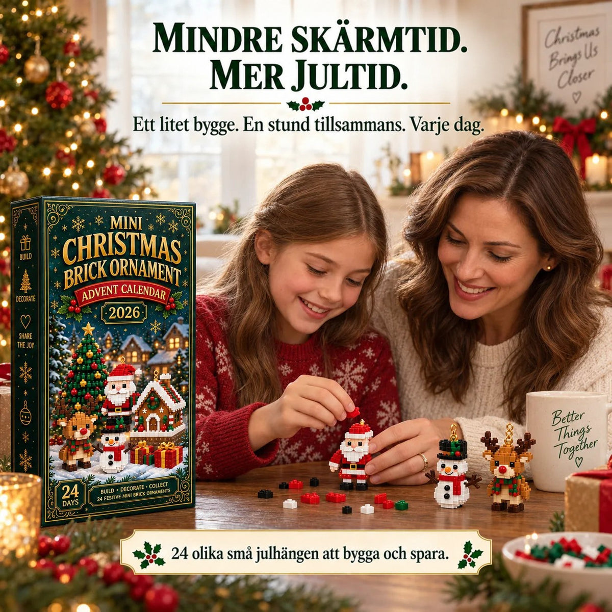 Flicka och mamma bygger tillsammans en tomte av små byggklossar vid ett bord, med den gröna kalenderkartongen bredvid och julgran i bakgrunden. 1