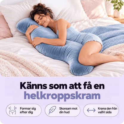 Kvinna ligger på sidan i sängen och kramar kudden med armarna, benet vilar mot den 2