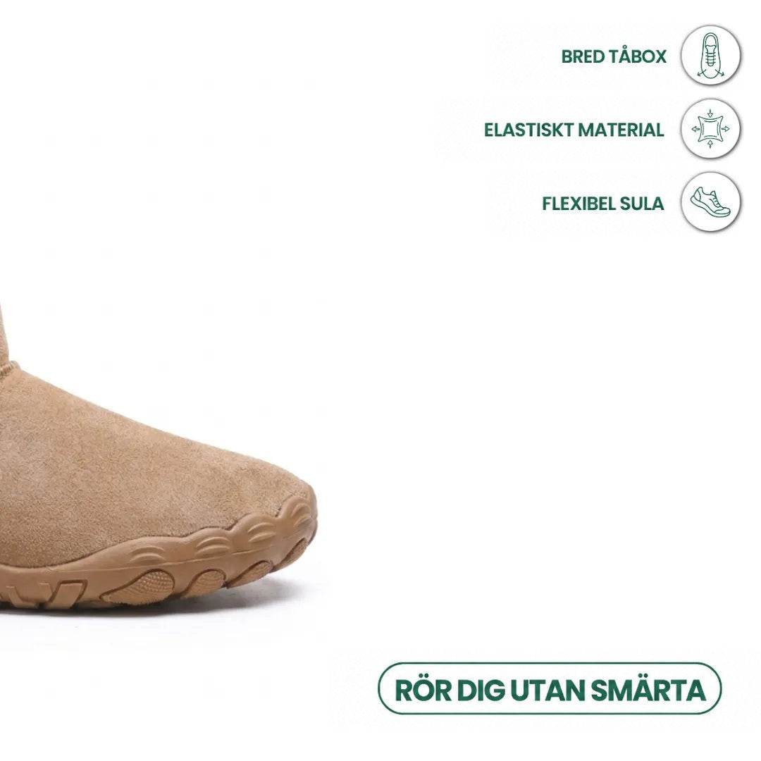 Närbild på tån av beige känga med bred tåbox och flexibel gummisula, med ikoner 23