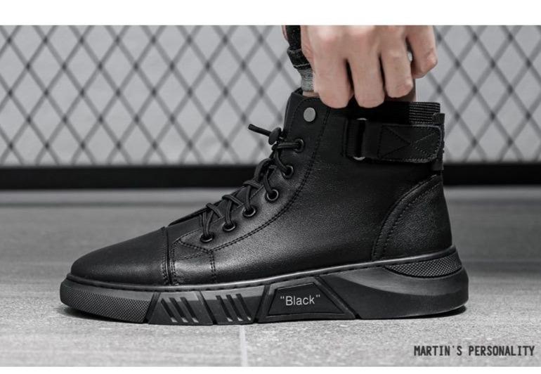 Schwarzer Herren-Sneaker aus Leder, hohe Sohle, modisches Design, urbaner Stil.
