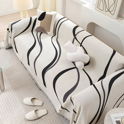 Schwarz-weiß gestreiftes Sofa mit Kissen, modernes Wohnzimmer, minimalistisches Design.