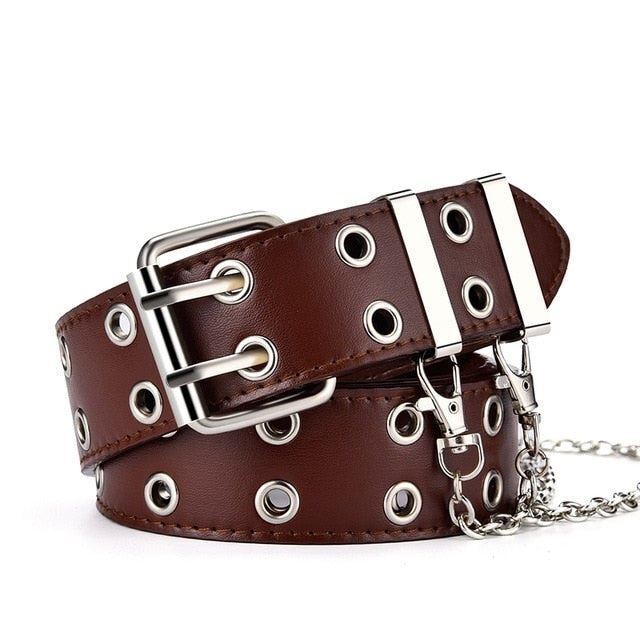 Brauner Ledergürtel mit silbernen Ösen und Kette, modisches Accessoire, Unisex.