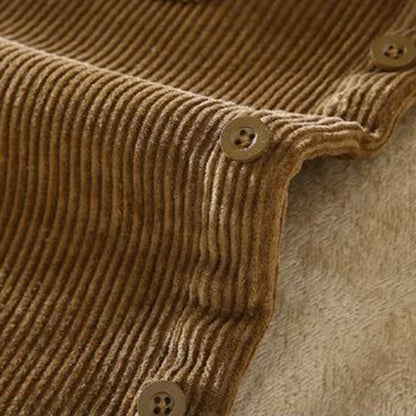 Brauner Cordstoff mit Knöpfen, Nahaufnahme, Textur, Mode, Bekleidungsmaterial, Detailansicht.