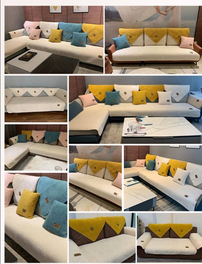 Verschiedene Sofas mit ultraweichen, bunten Kissen und Bezügen in modernem Wohnzimmer.