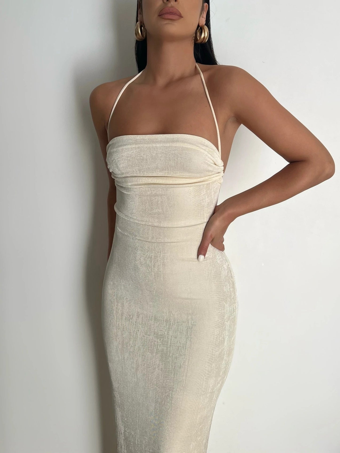 Damen Abendkleid beige, ärmellos, eng anliegend, elegantes Design, Spaghettiträger.