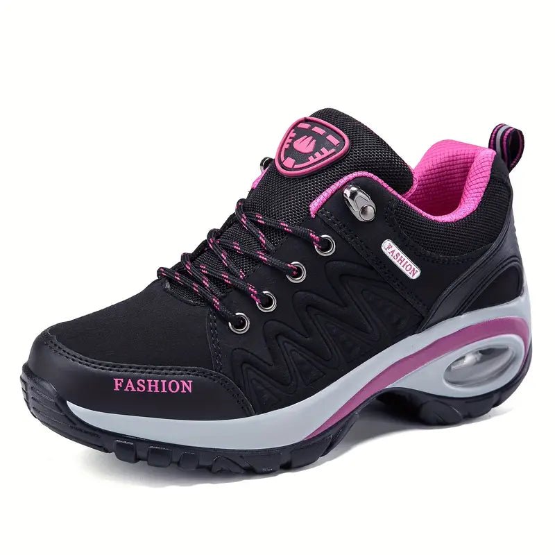 Schwarzer Damen-Sneaker mit pinken Akzenten, atmungsaktiv, rutschfeste Sohle, modisch.
