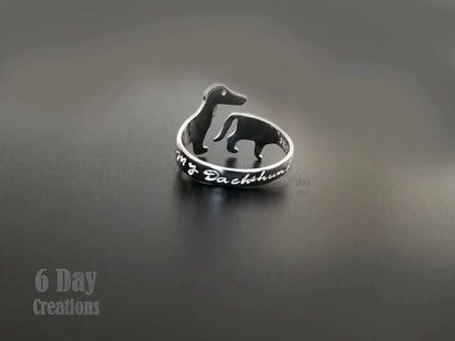 Silberner Dackel-Ring, verstellbar, handgefertigt, Geschenk für Hundeliebhaber.