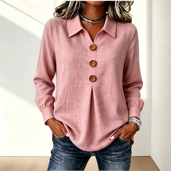 Rosa skjorta med krage och tre träknappar, buren med jeans och halsband 5