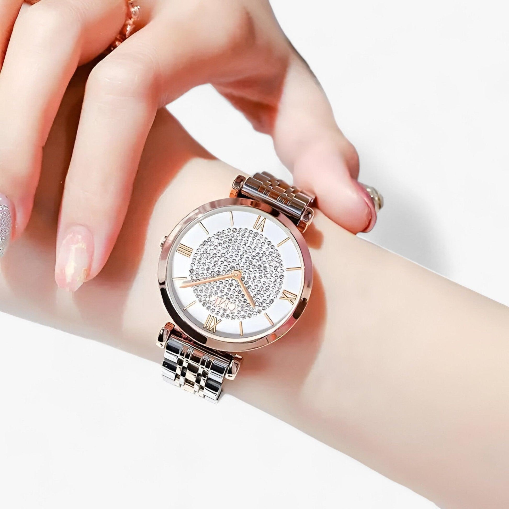 Damenarmbanduhr mit Strasssteinen, silbernes Zifferblatt, roségoldenes Gehäuse, elegantes Design.