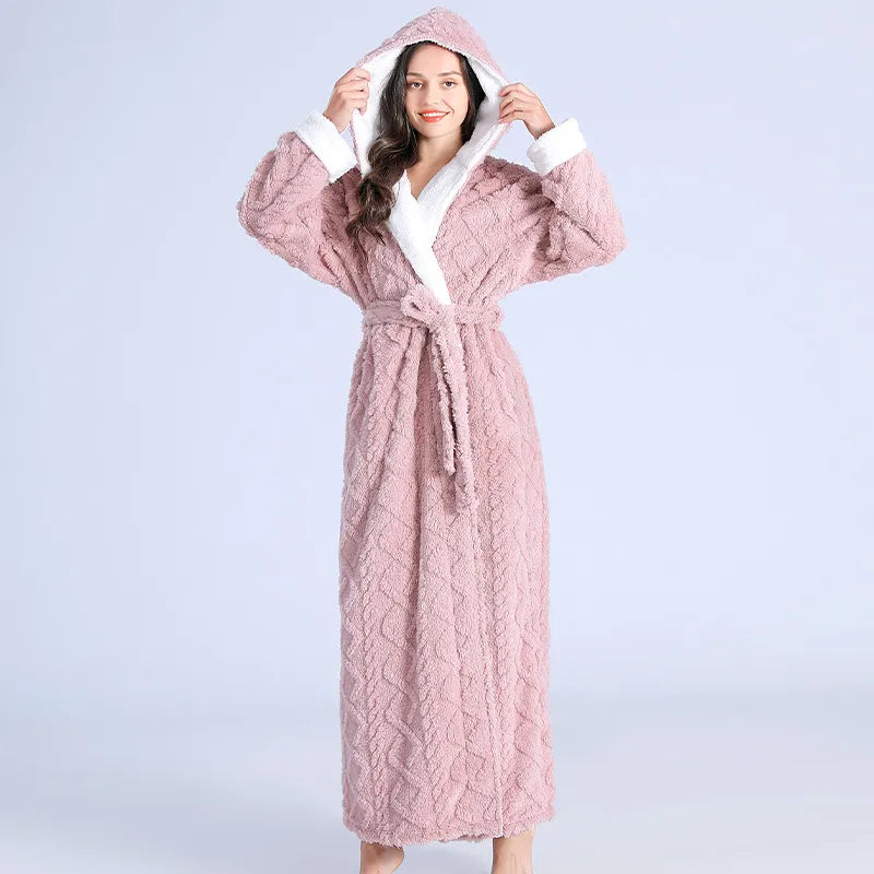 Flauschiger rosa Damen-Bademantel mit Kapuze, Gürtel, weichem Futter, gemütlich, warm.