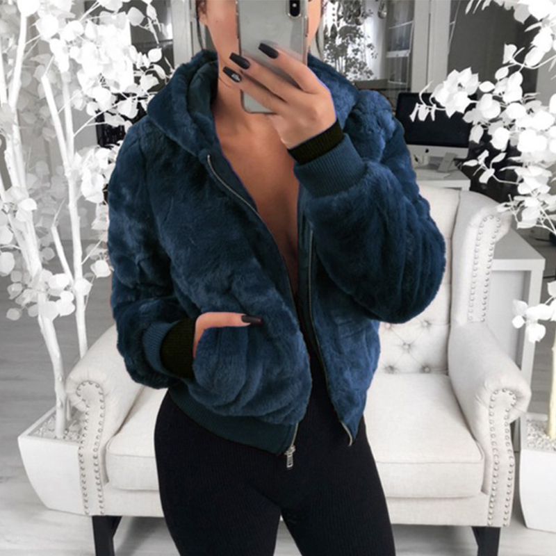 Damen blaue Kunstpelzjacke, Reißverschluss, Kapuze, modisch, warm, Winterbekleidung.