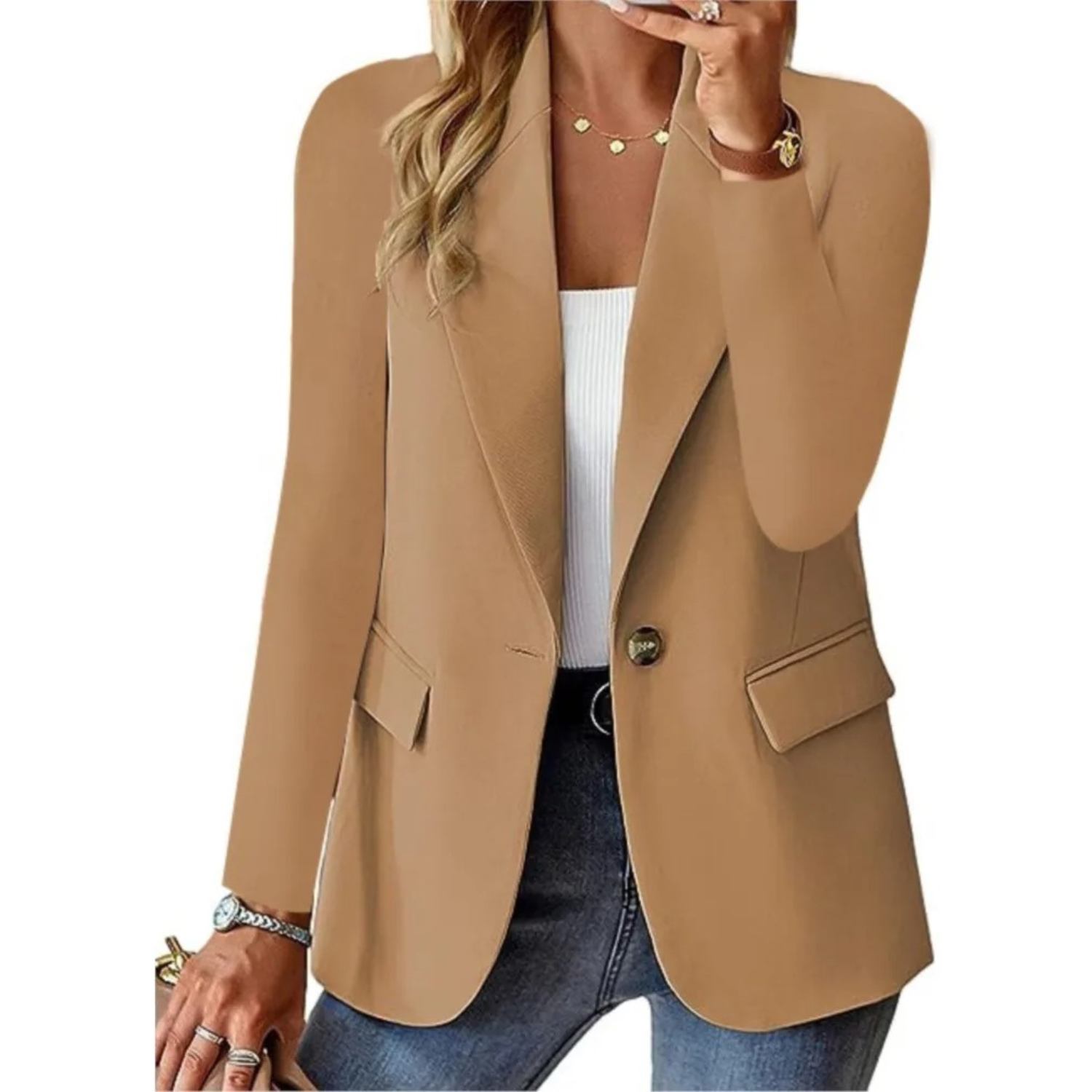 Damenblazer beige, lange Ärmel, schlank, mit Taschen, modisch, elegant, Büro-Outfit.