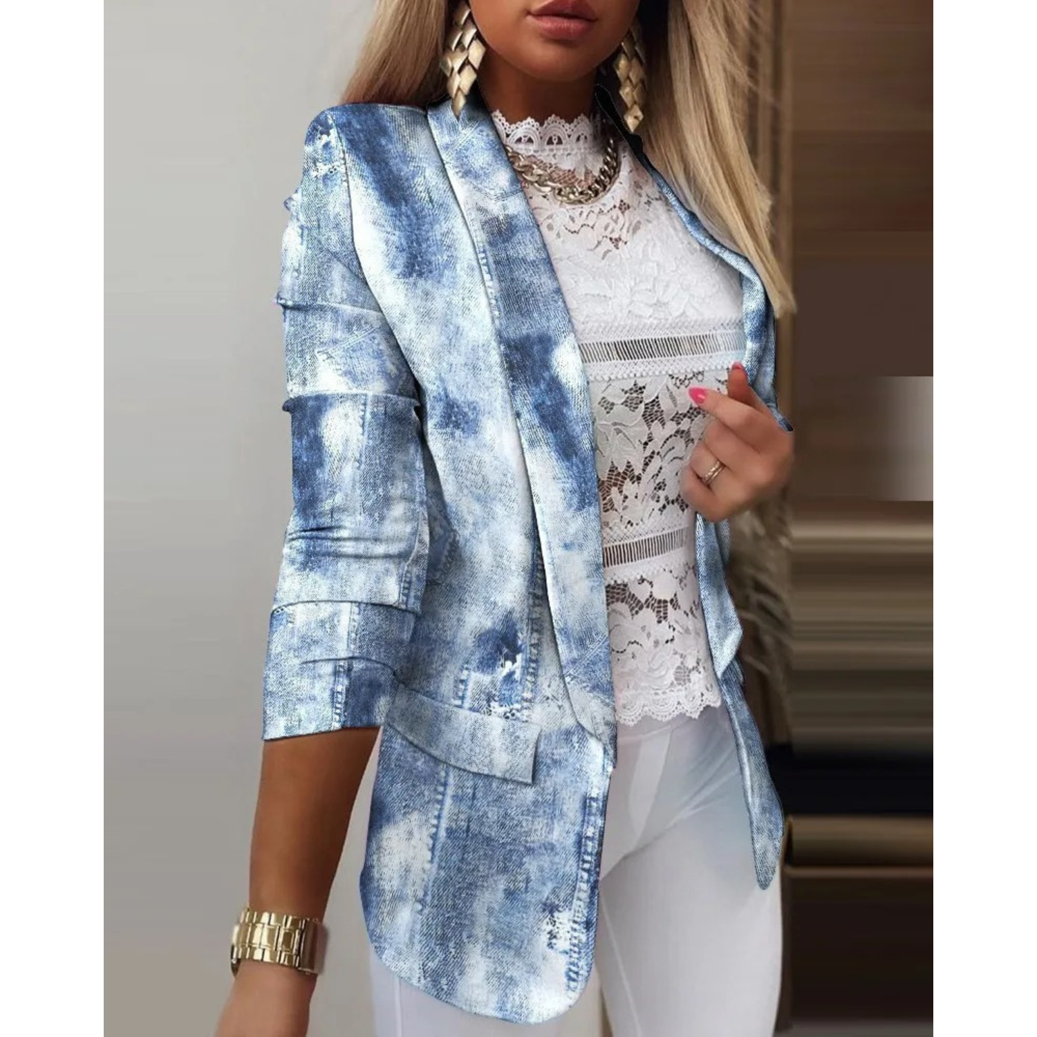 Damenblazer mit Schmetterlingsdruck, blau-weiß, modisch, elegant, Freizeitkleidung.