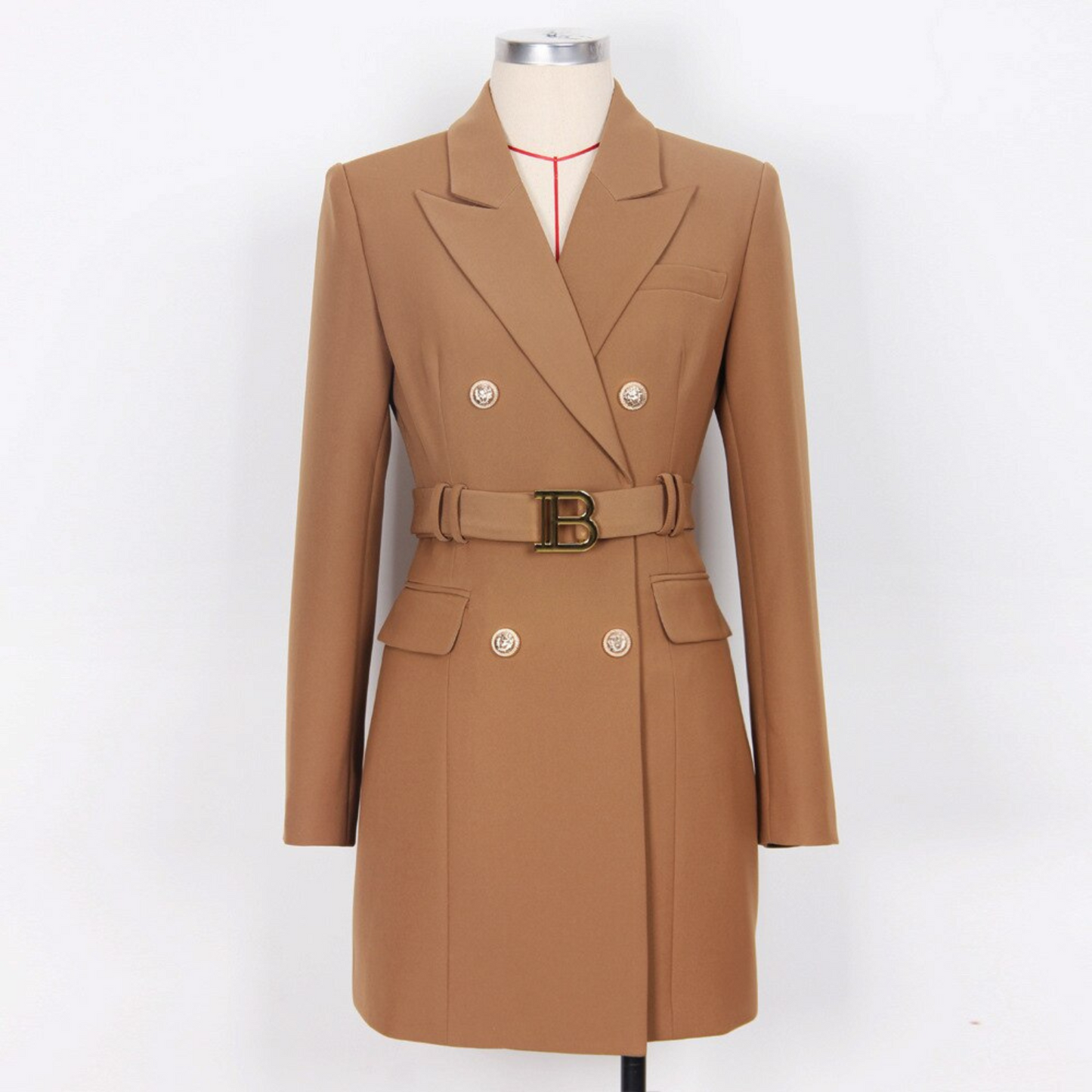 Damen Blazer Kleid, beige, doppelreihig, Gürtel, elegantes Design, Modebekleidung.