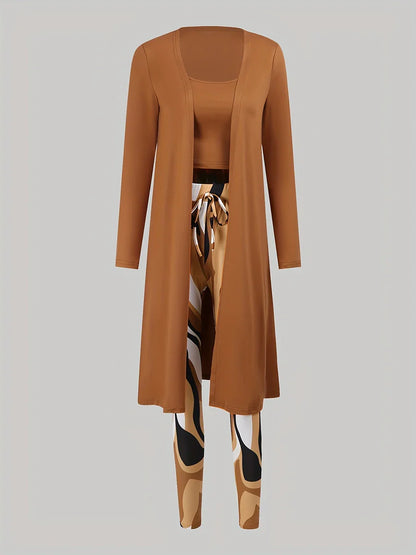Damenmode-Set, brauner Cardigan, Top, gemusterte Hose, elegant, bequem, Herbstkleidung.
