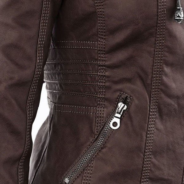 Braune Lederjacke mit Reißverschluss, Detailansicht, modisch, hochwertig, stilvoll.
