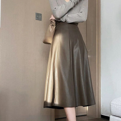 Damen A-Linien-Rock aus braunem Leder, knielang, elegant, modisch, Herbstmode.