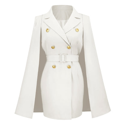 Weiße Damen-Cape-Blazerjacke mit goldenen Knöpfen, elegantes Design, modische Oberbekleidung.