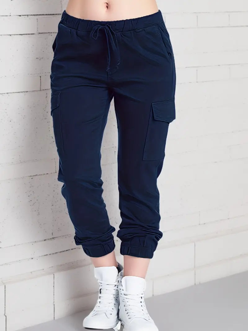 Dunkelblaue Damen-Cargohose, elastischer Bund, Seitentaschen, lässiger Stil.