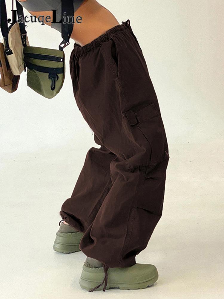 Braune Cargohose Damen, lässig, mit Taschen, elastischer Bund, Streetwear, Mode.