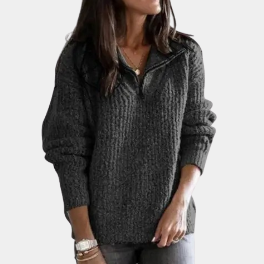 Frau trägt dunkelgrauen Strickpullover mit Reißverschluss, lässige Damenmode, Herbstkleidung.