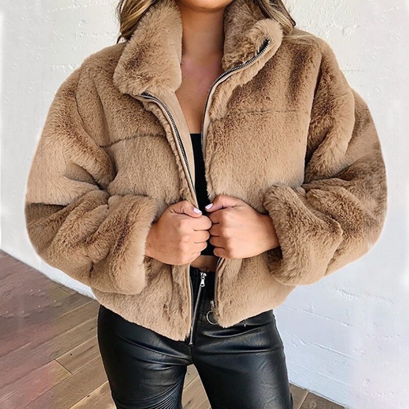 Damen Teddyfelljacke beige, Reißverschluss, warm, modisch, Wintermode, Kunstpelz, lässig.
