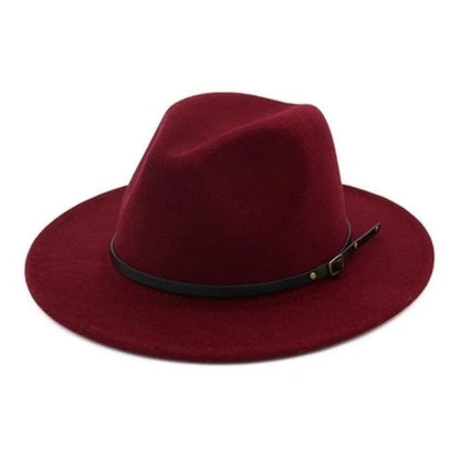Bordeauxroter Fedora-Hut aus Filz mit schwarzem Band, stilvoller Herren- und Damenhut.