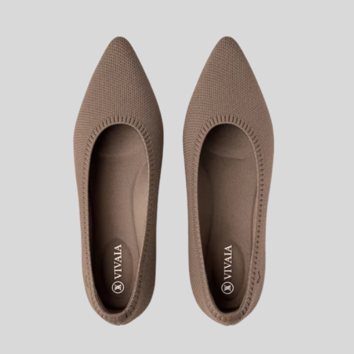 Braune Damen-Ballerinas aus Strickstoff, spitze Form, nachhaltige Mode, VIVAIA.