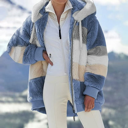 Damen Winterjacke, blau-weiß gestreift, Kunstpelz, Kapuze, warm, modisch, Outdoor-Bekleidung.