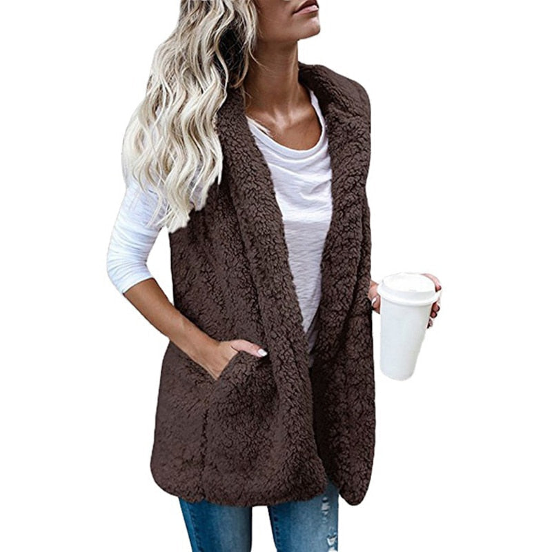 Damen Teddyfell Weste braun, ärmellos, lässig, warm, Herbstmode, mit Taschen.