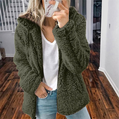 Damen Teddyjacke, olivgrün, flauschig, warm, Wintermode, Freizeitkleidung, gemütlich.