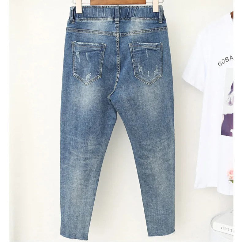 Blaue Damen-Jeans mit elastischem Bund, lässiger Stil, Rückansicht, Denim, modisch.