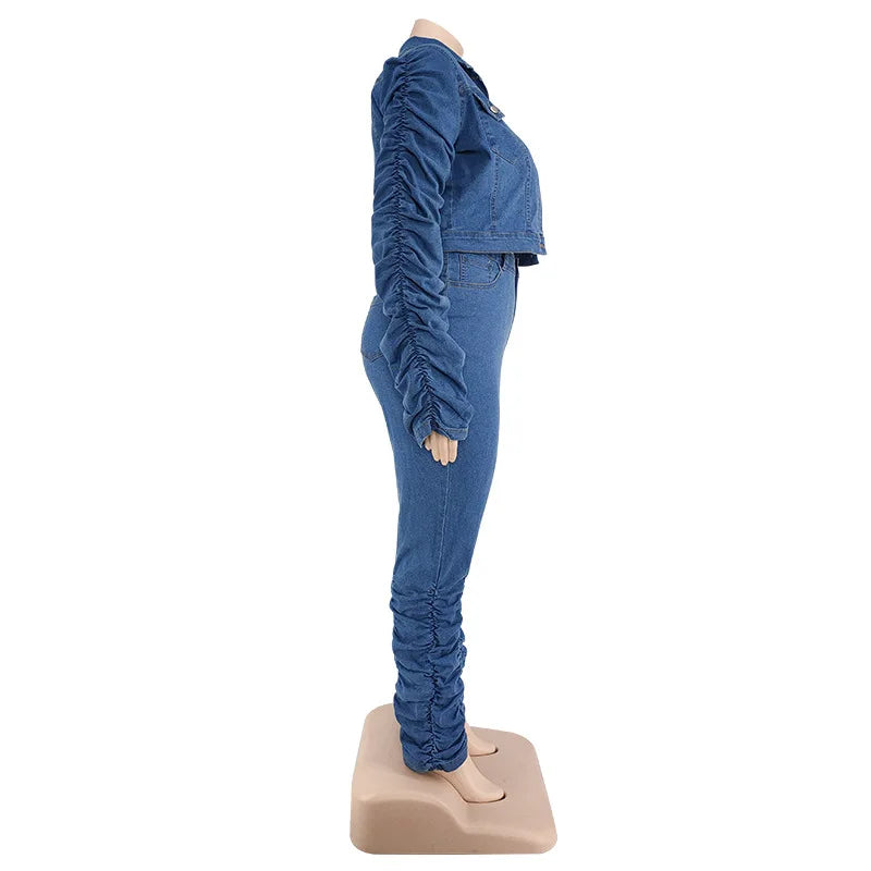Damen-Jeansanzug, blau, geraffte Ärmel und Beine, modisch, figurbetont, Denim-Look.