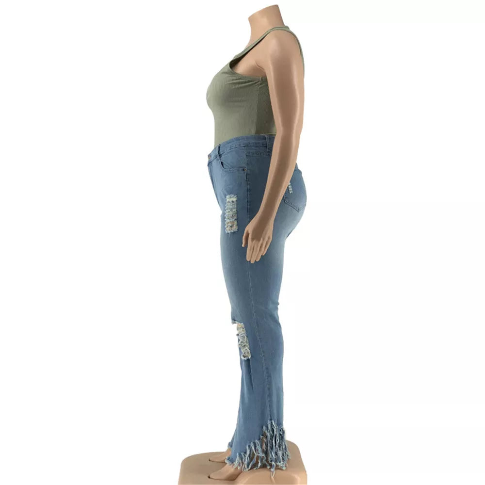 Damen-Jeans mit Fransen, hellblau, zerrissen, modisch, figurbetont, aus Denim, Seitenansicht.