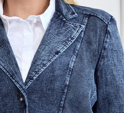 Damen-Jeansjacke in Blau, klassischer Schnitt, Knopfverschluss, Freizeitmode, Baumwolle.