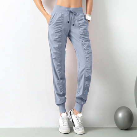 Damen Jogginghose blau, elastisch, mit Kordelzug, ideal für Sport und Freizeit.