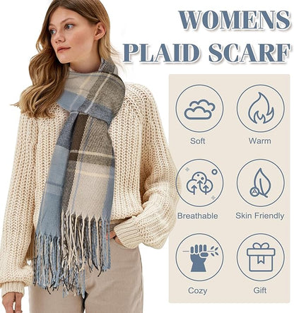 Frau mit blau-beigem Karoschal, weicher Strickpullover, modisches Accessoire, Geschenkidee.