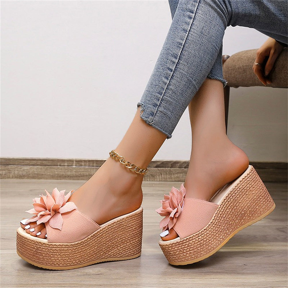 Damen Plateau-Sandalen, rosa, mit Blumenverzierung, Keilabsatz, Sommermode, bequem.