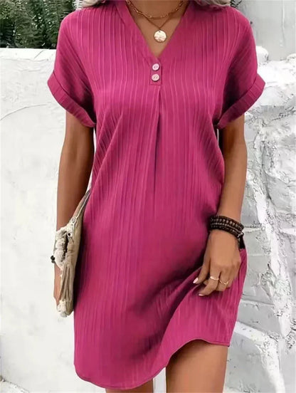 Fuchsiafarbenes Sommerkleid mit Knopfleiste, V-Ausschnitt, kurzärmelig, Damenmode.