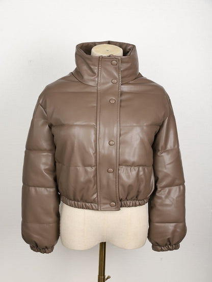 Braune Kunstleder-Daunenjacke mit Stehkragen, Knopfleiste, Damenmode, Winterjacke.